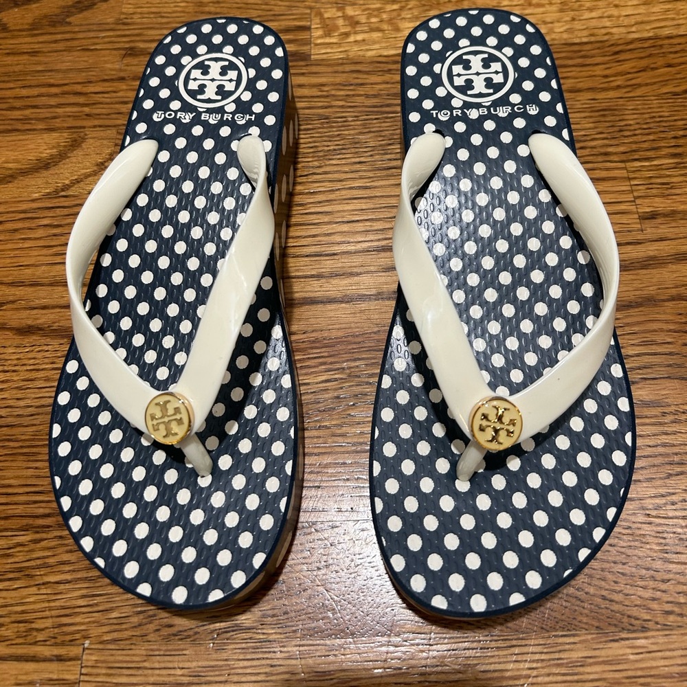 New Tory Burch wedge flip flops navy ivory size 7